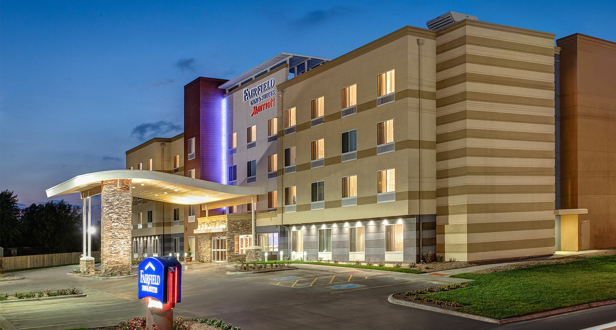 Hotel Fairfield & By Marriott Downtown Dallas